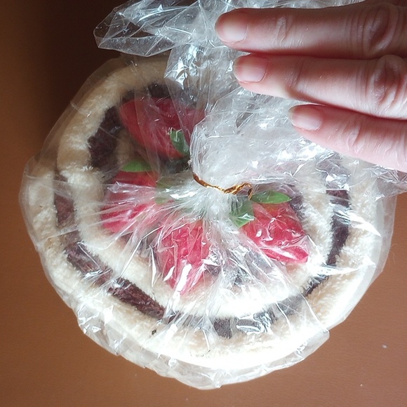 NWT Strawberry Marble Cake Cotton Towels - Picture 2 of 4